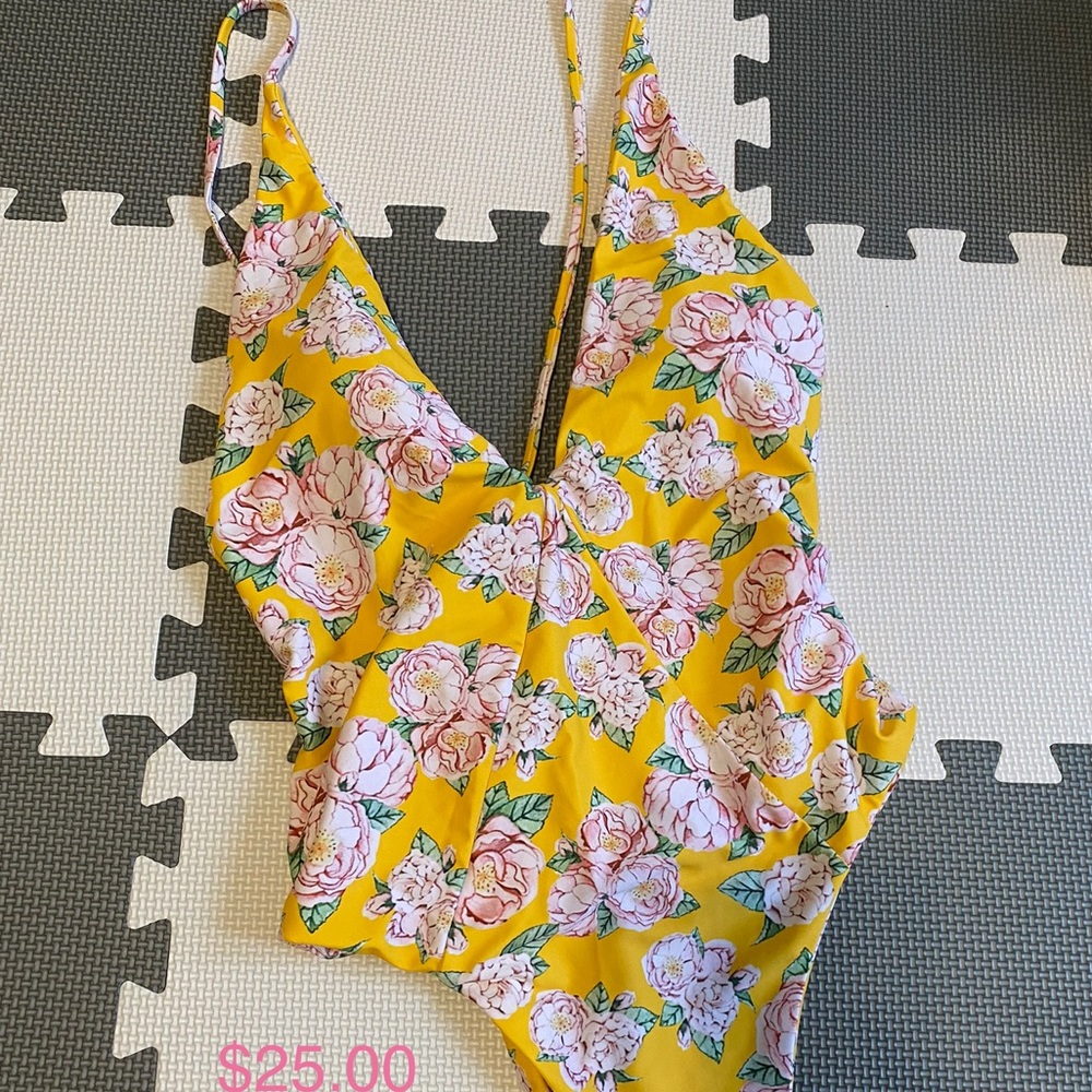 Brand-NEW Yellow, floral Swimsuit. Very sexy to impress at a pool party/beach